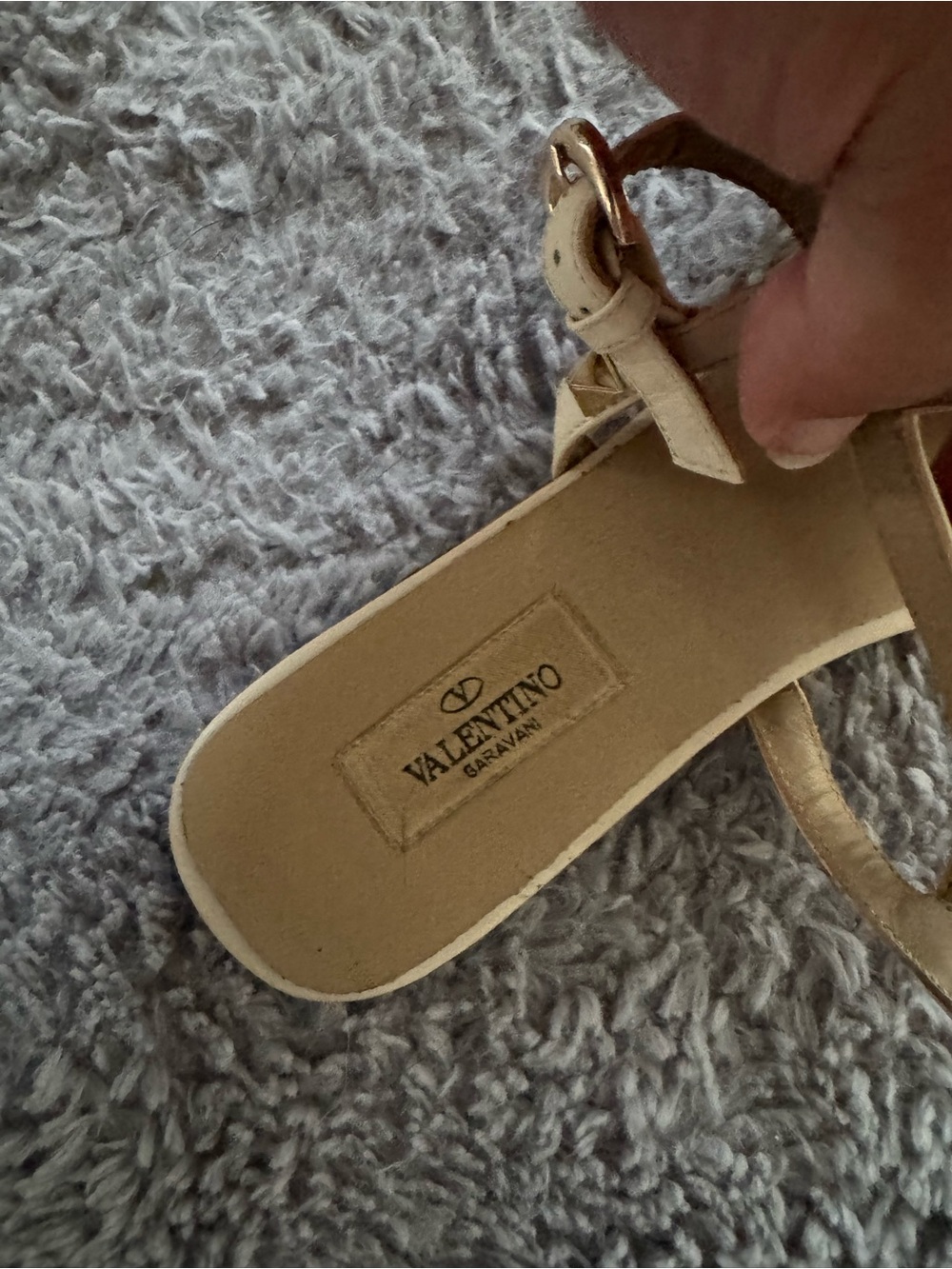 VALENTINO GARAVANI Rockstud Cream Strappy Flat Sandals Size 38 (7) - Picture 8 of 10